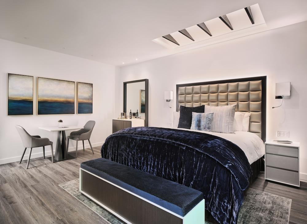 Sunset Marquis photo 17
