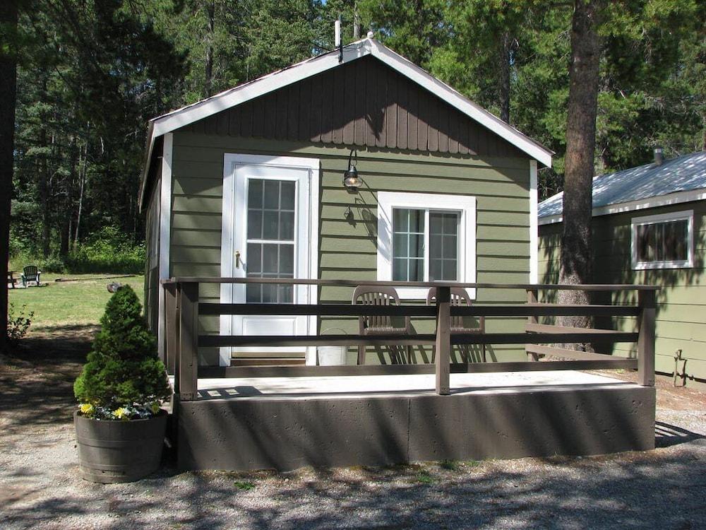 Evergreen Motel photo 21