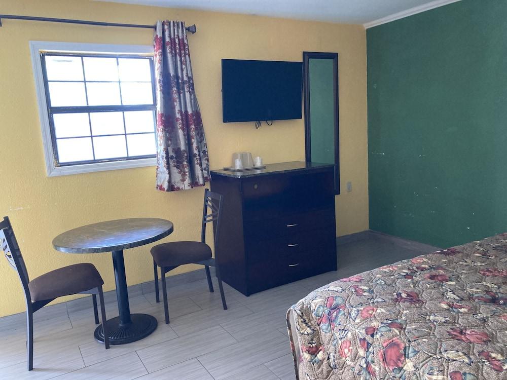 Capri motel photo 20