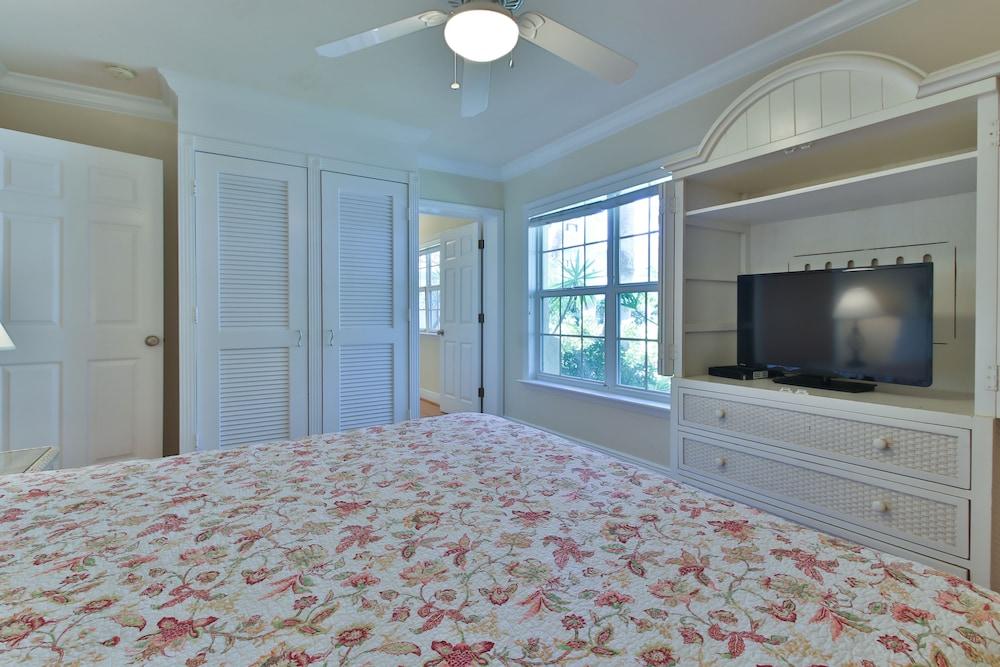 Tortuga Inn Beach Resort photo 29