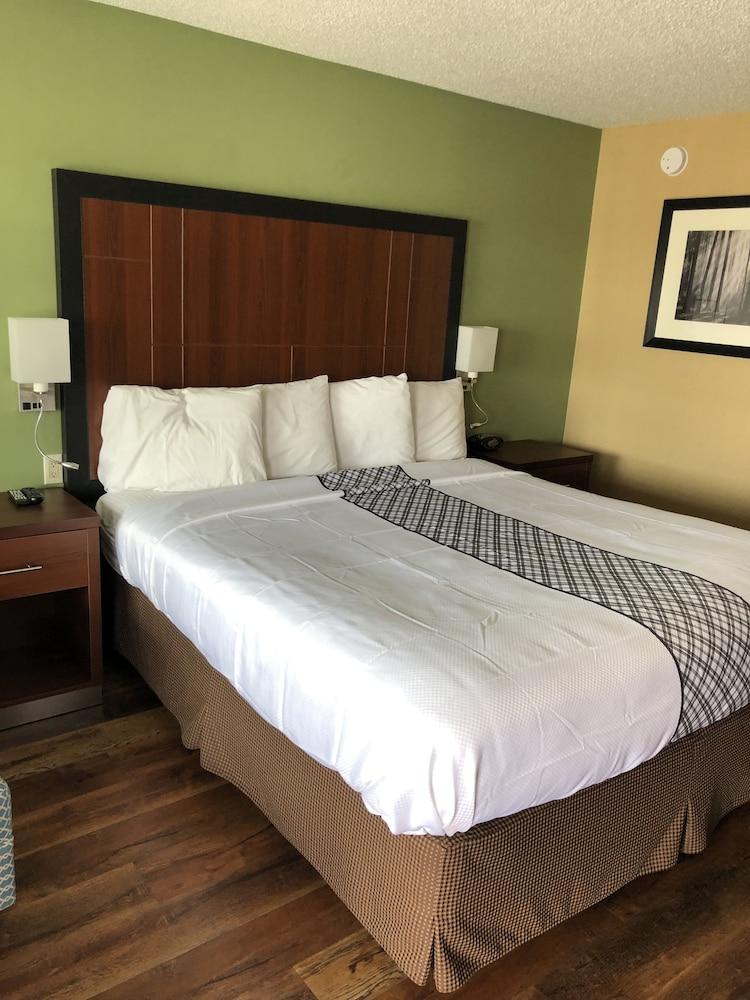 Knight's Inn Motel photo 32