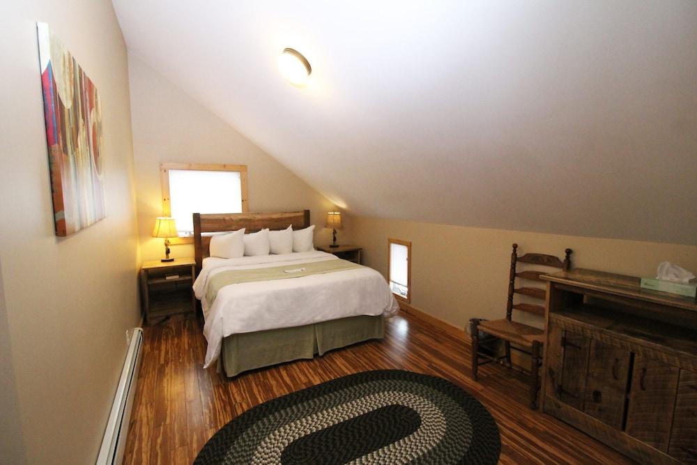 LakeFront Lodge photo 35