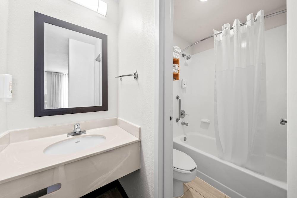 Quality Inn Orlando Near International Drive photo 7
