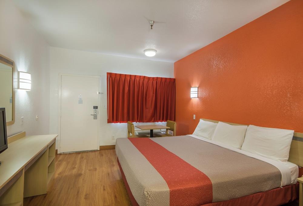 Americas Best Value Inn & Suites Humble photo 20