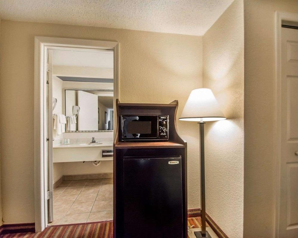 Quality Inn & Suites at Tropicana Field photo 33