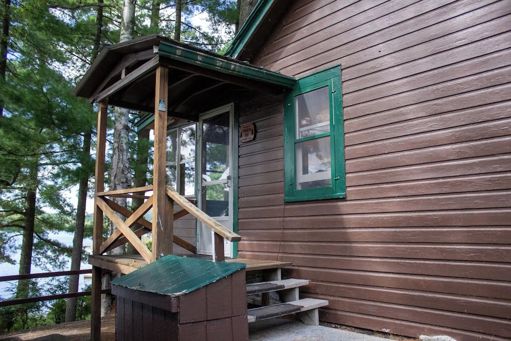 Paddler's Rest Lakeside Cabins and Hotel photo 29