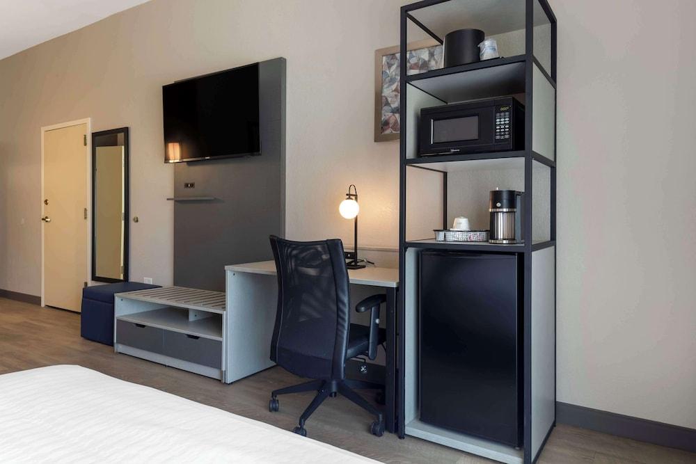 Best Western Plus Fort Worth North photo 14
