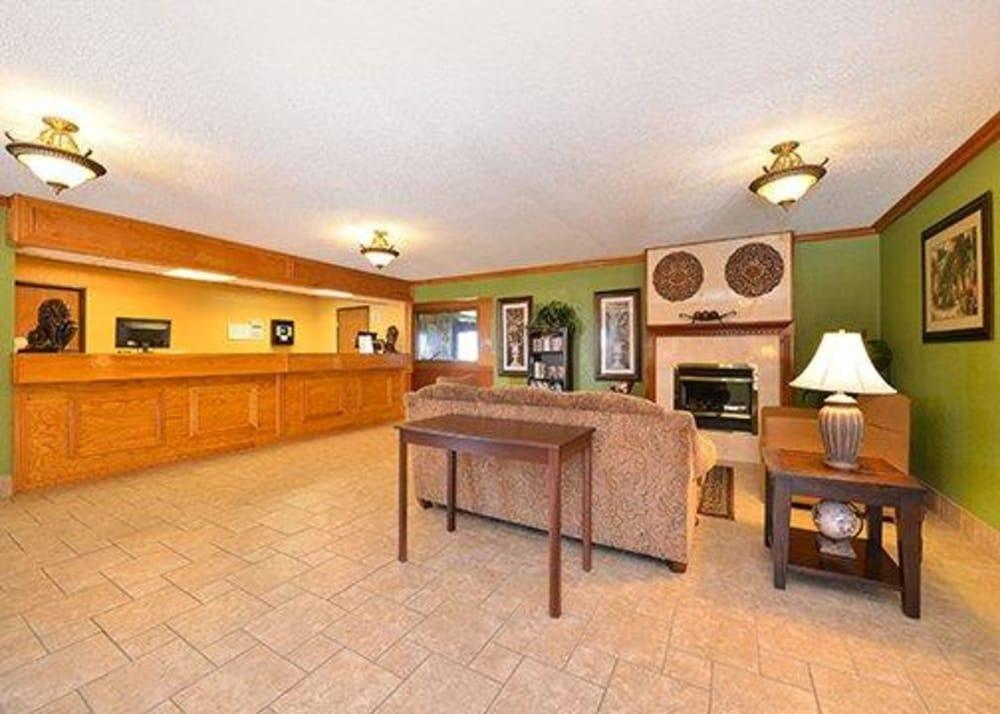 Quality Inn & Suites Grinnell near University photo 2