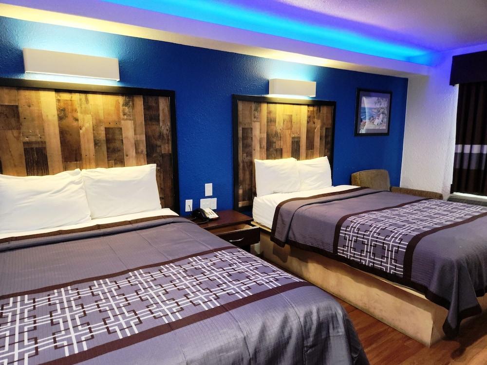 Express Inn Tomball photo 7
