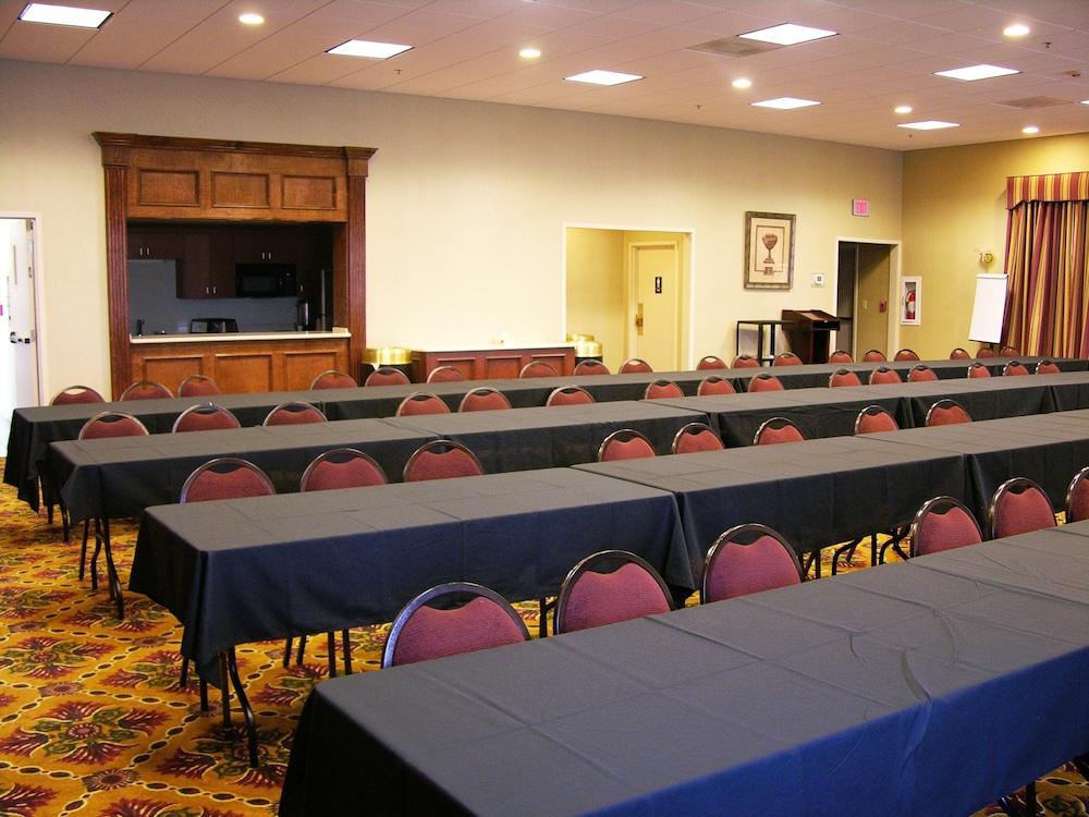 Ashmore Inn and Suites photo 23