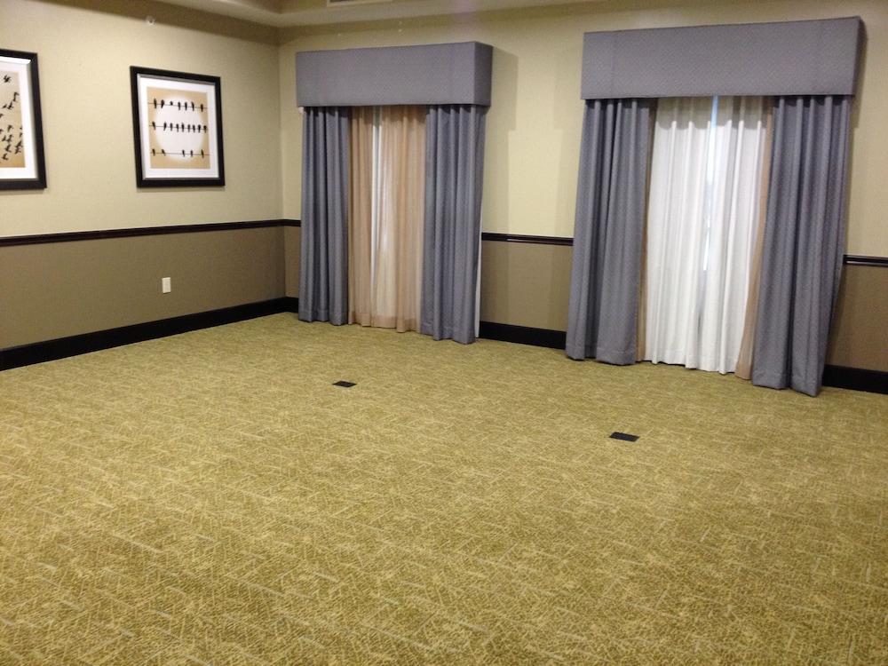 Staybridge Suites Schererville by IHG photo 8