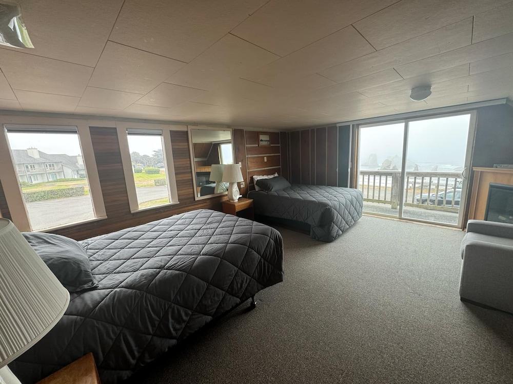 Sunset Oceanfront Lodging photo 22