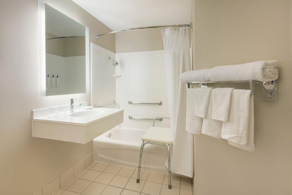 SpringHill Suites by Marriott Newark Liberty International photo 19
