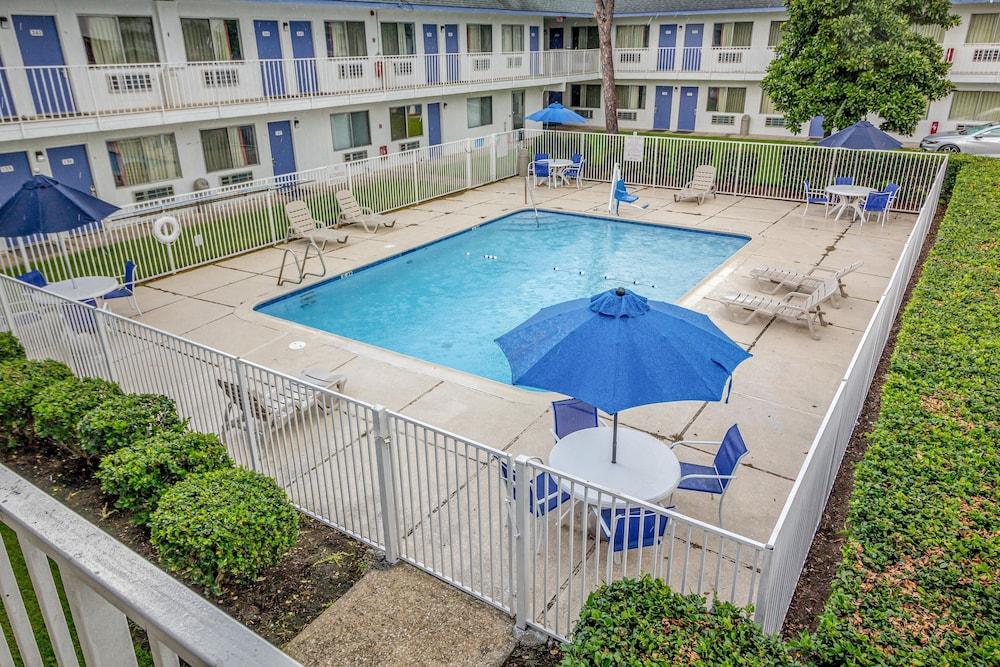 Motel 6 Conroe, TX photo 24