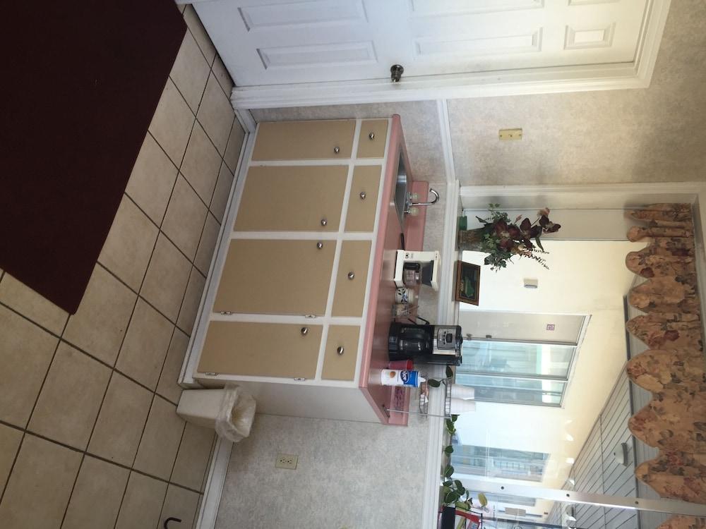 Ashland Inn photo 38