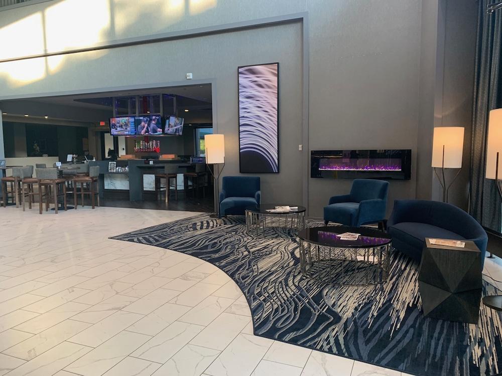 DoubleTree Suites by Hilton Htl & Conf Cntr Downers Grove photo 7
