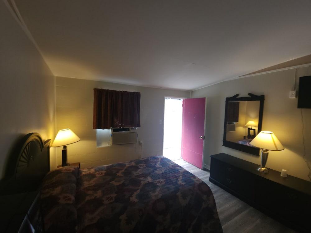 Bama Motel Mobile I-65 & US-90 photo 26