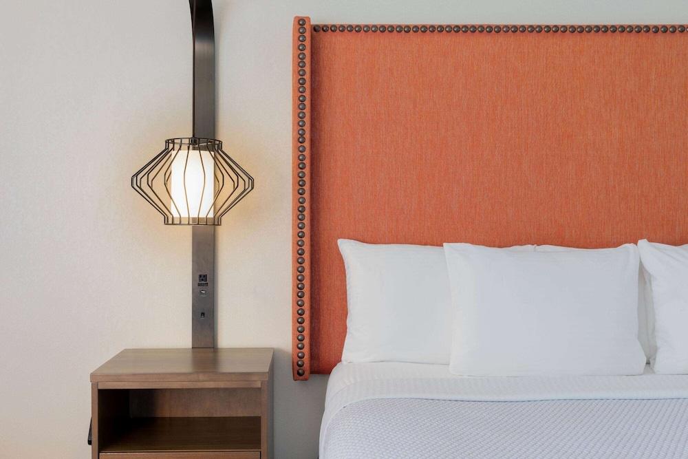 La Quinta Inn & Suites by Wyndham Perry photo 5