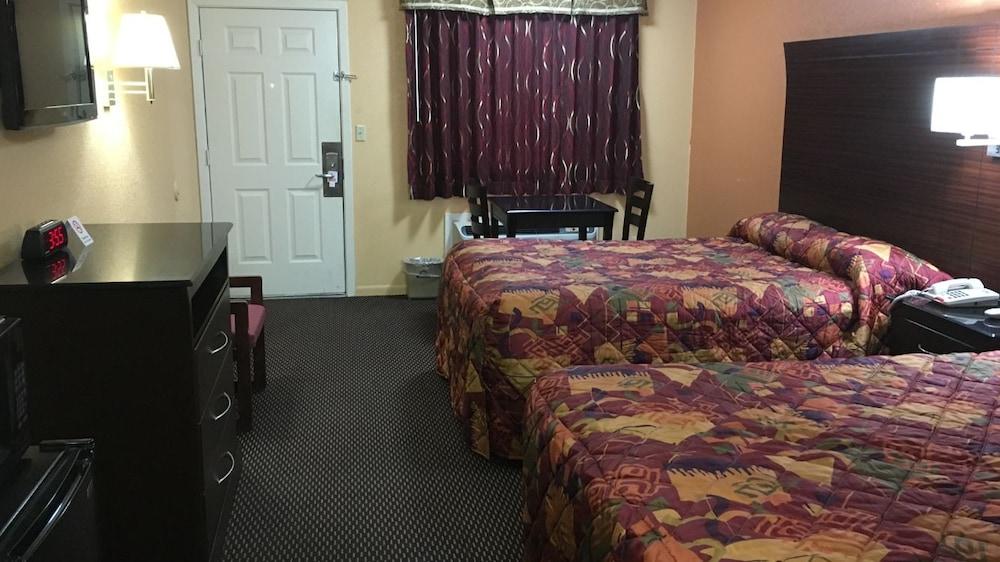 Redwood Inn and Suites photo 5