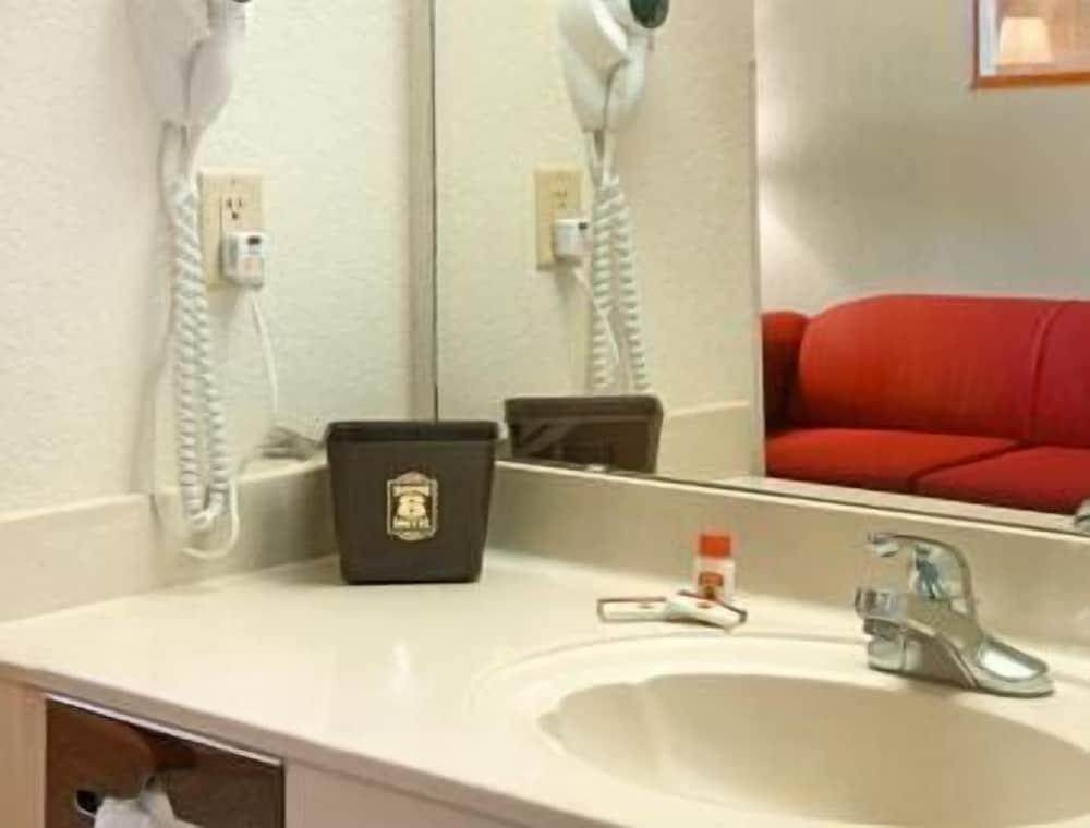 Americas Best Value Inn Smackover photo 17