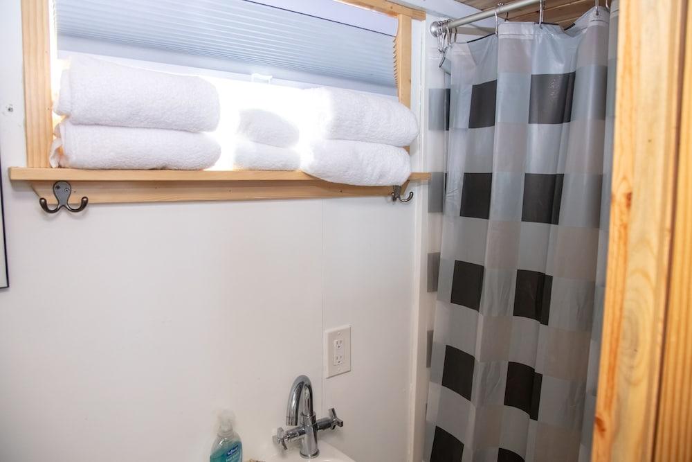 Trail and Hitch Tiny Home Hotel and RV photo 95
