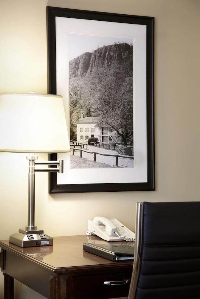 Clinton Inn Hotel & Event Center photo 5
