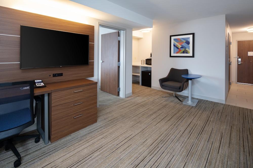 Holiday Inn Express Hotel & Suites SeaTac by IHG photo 10