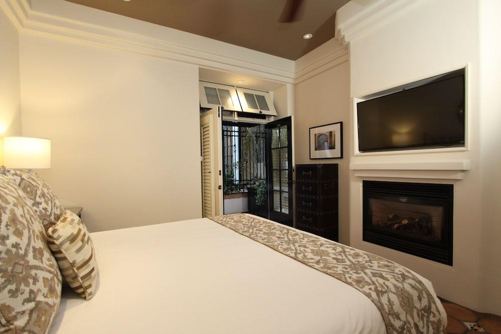 Cypress Inn photo 28