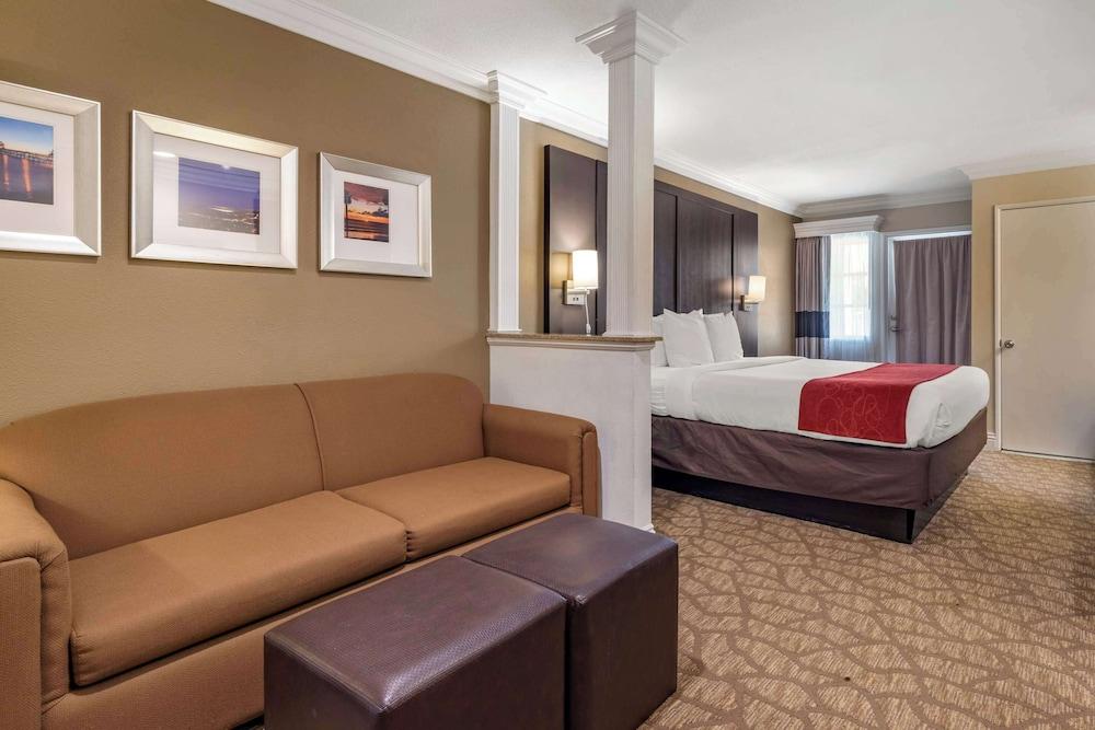 Comfort Suites San Clemente Beach photo 27