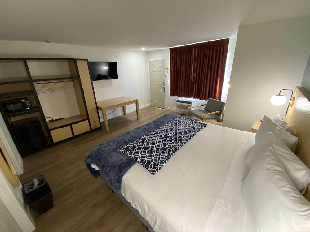 Salt Air Lodge photo 23