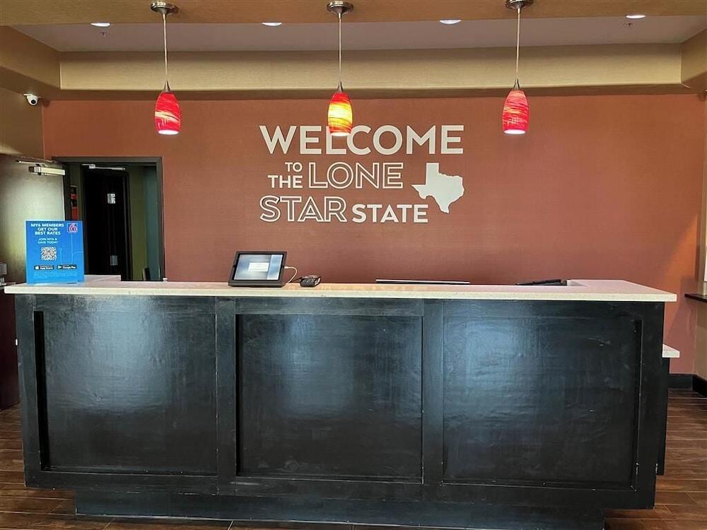 Quality Inn & Suites Pearsall photo 2