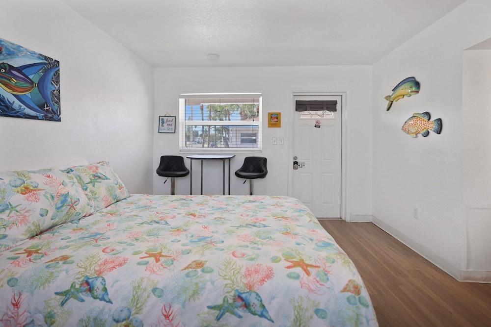 Sun Island Motel photo 34