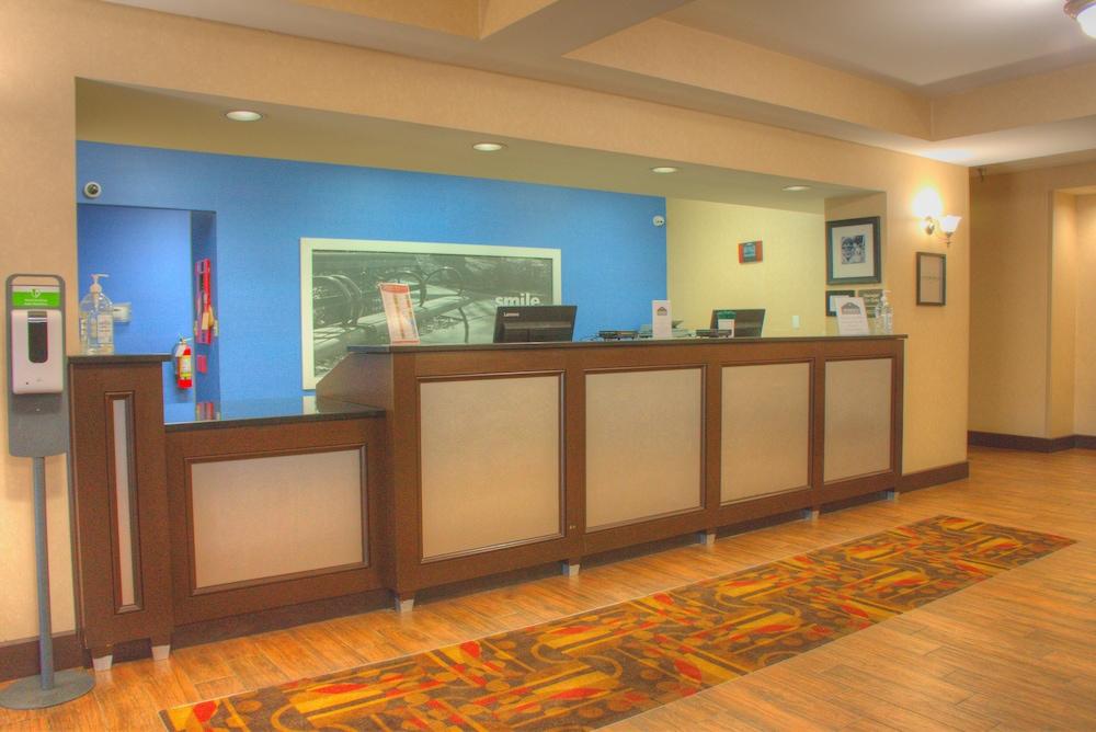 Wingate by Wyndham Steubenville photo 1