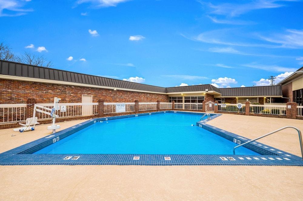 Econo Lodge Corinth photo 17