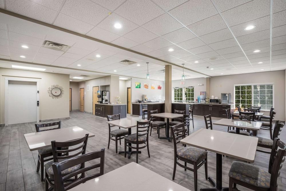 Quality Inn & Suites Lodi I-90 photo 34
