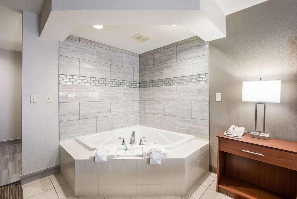Quality Inn & Suites Lodi I-90 photo 23