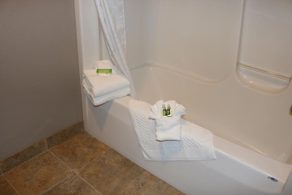 Qube Hotel photo 23