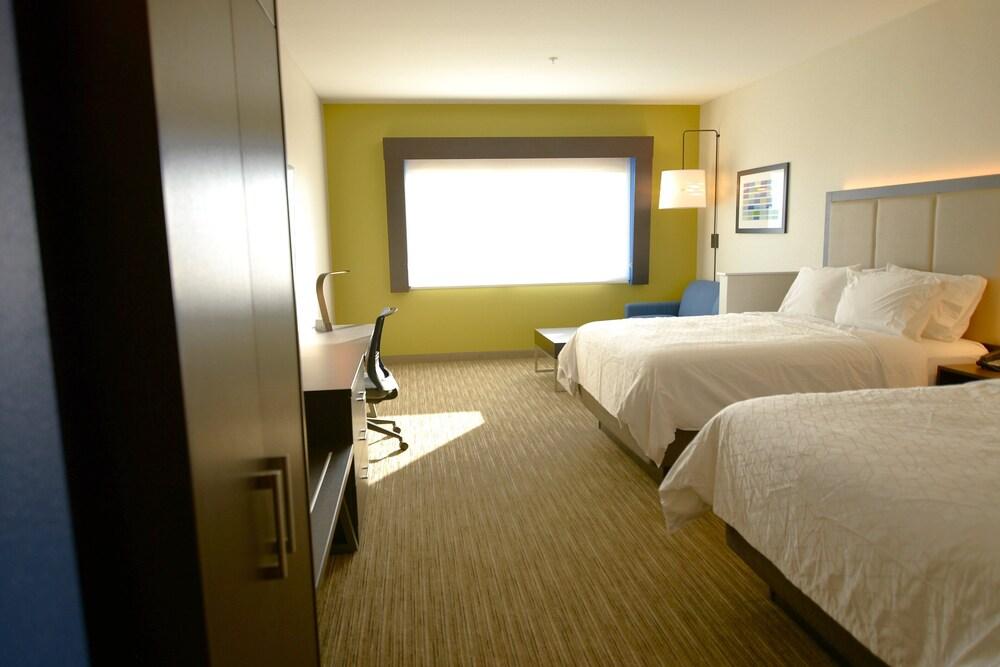 Holiday Inn Express & Suites Onalaska La Crosse Area by IHG photo 8
