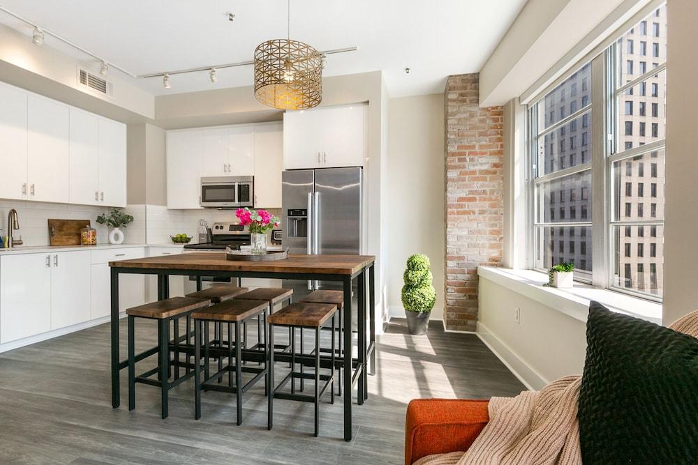 Modern Condos in California Building by Hosteeva photo 50