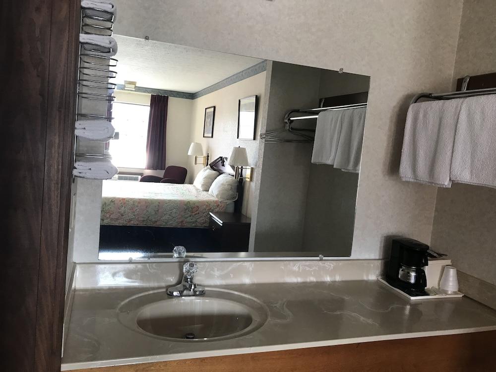 Americas Inn photo 80