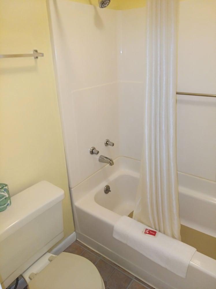 Econo Lodge Hornell photo 13