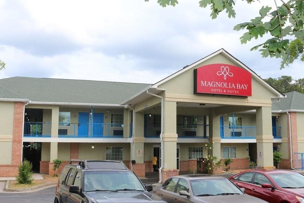 Magnolia Bay Hotel & Suites photo 9