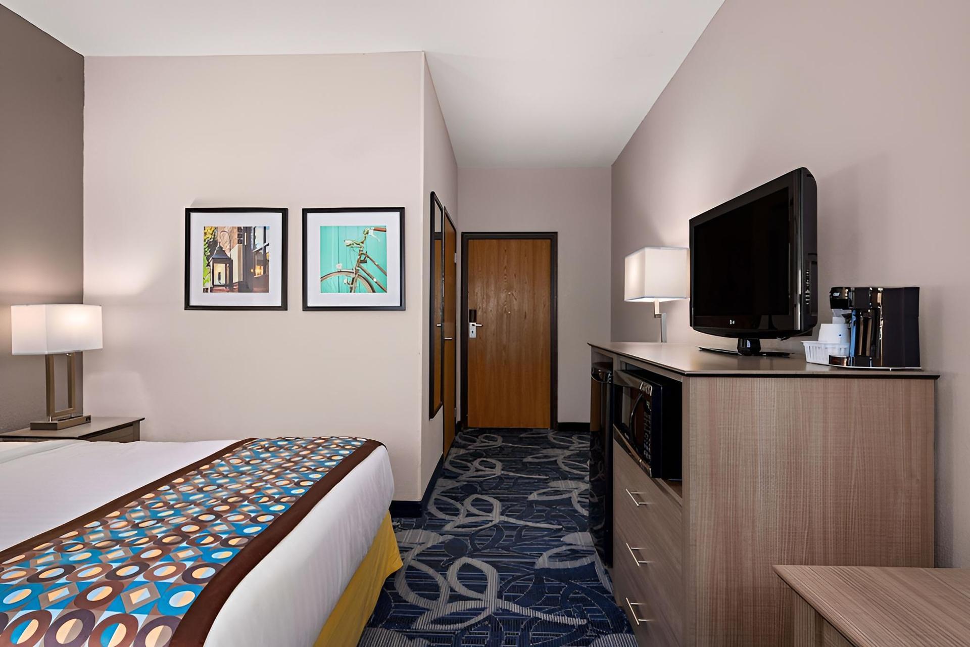 Baymont by Wyndham Waterloo photo 11