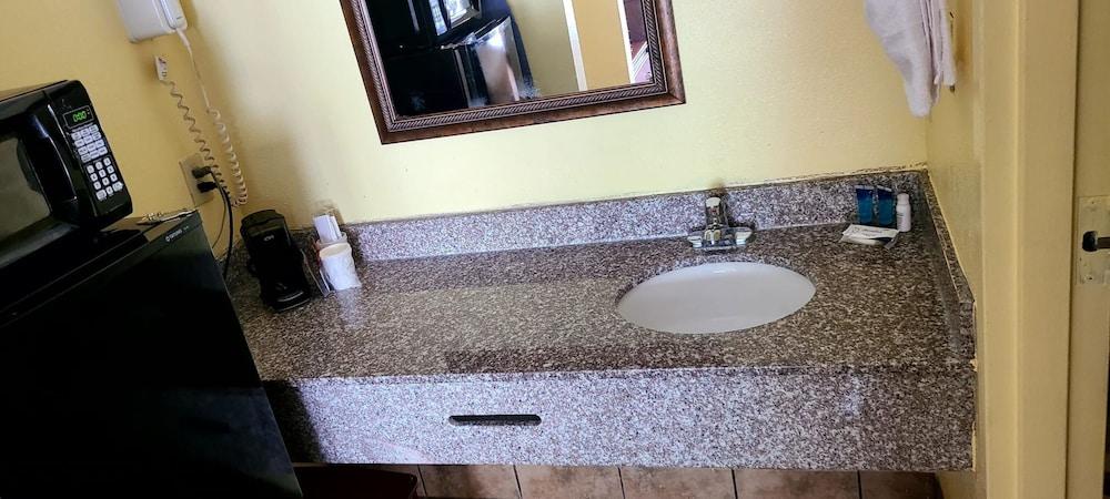 Days Inn by Wyndham Kennesaw photo 14