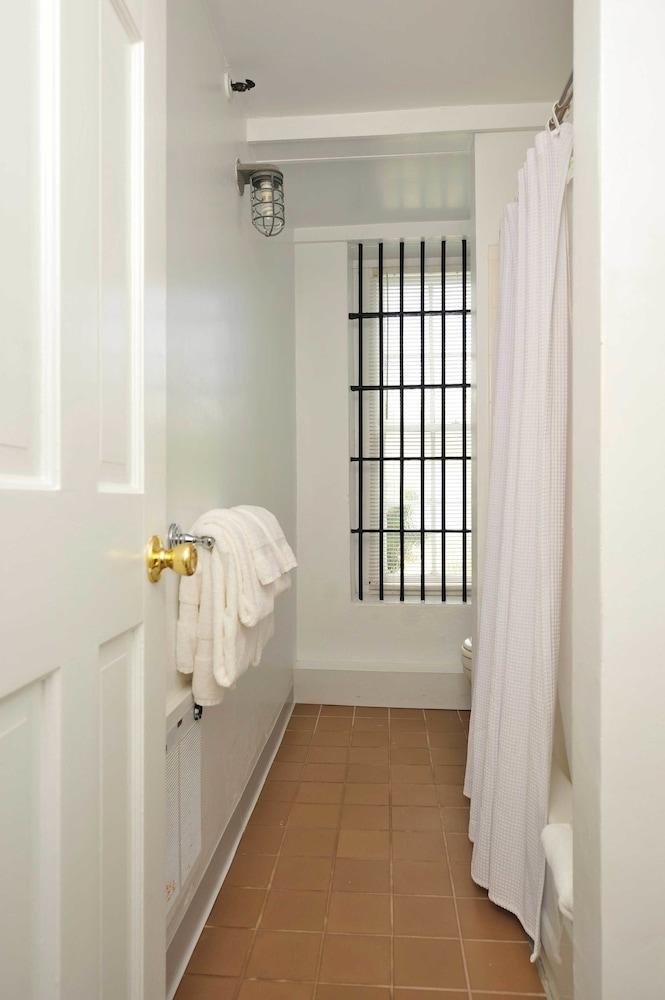 Jailhouse Inn photo 24