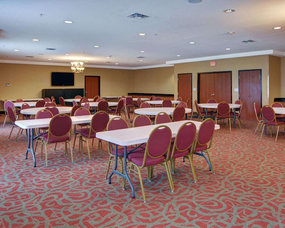Quality Suites Near Cedar Creek Lake photo 25