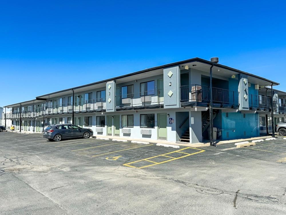 Super 7 Motel photo 7