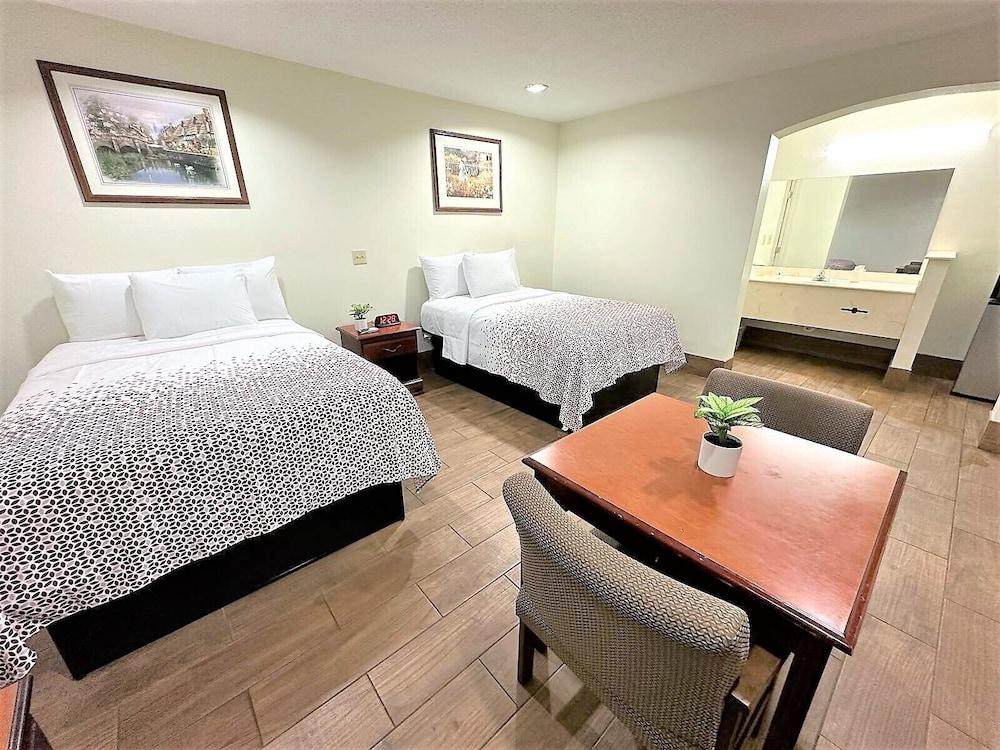 Budget Inn photo 6
