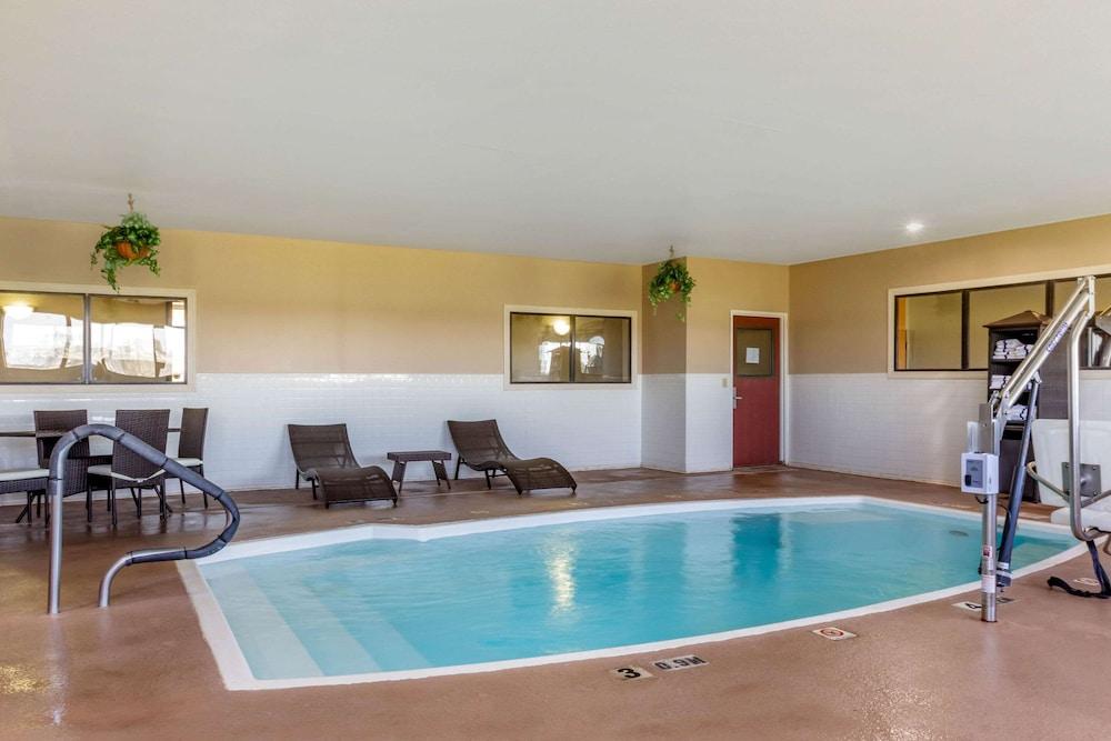 Comfort Suites Plainview photo 20
