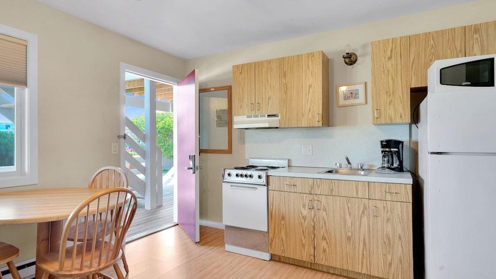 Montauk Oceanside Suites photo 41